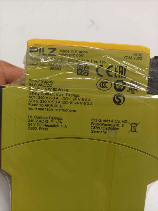 PILZ PNOZ X3P 24VDC 24VAC 3NO 1NC 1SO przekaźnik bezpieczeństwa ()