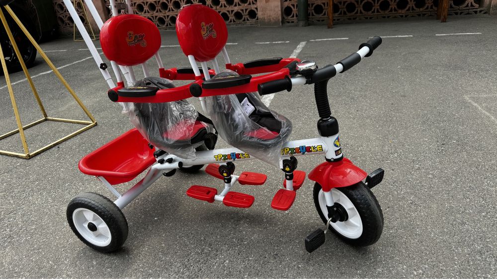 Велосипед для блізняшок