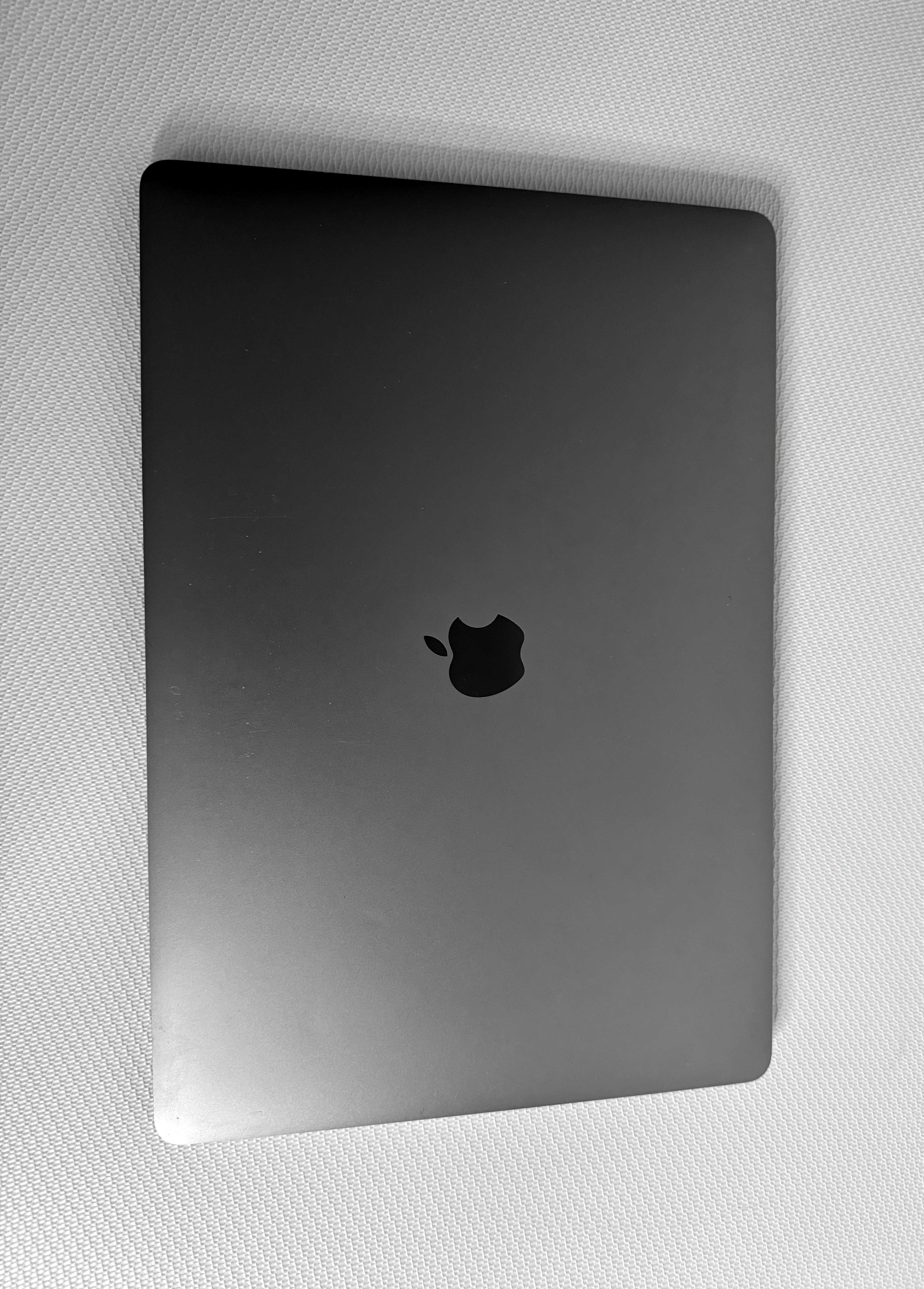 MacBook Pro (15-inch, 2018) 16 Гб  2,2 GHz Intel Core i7 Space Grey