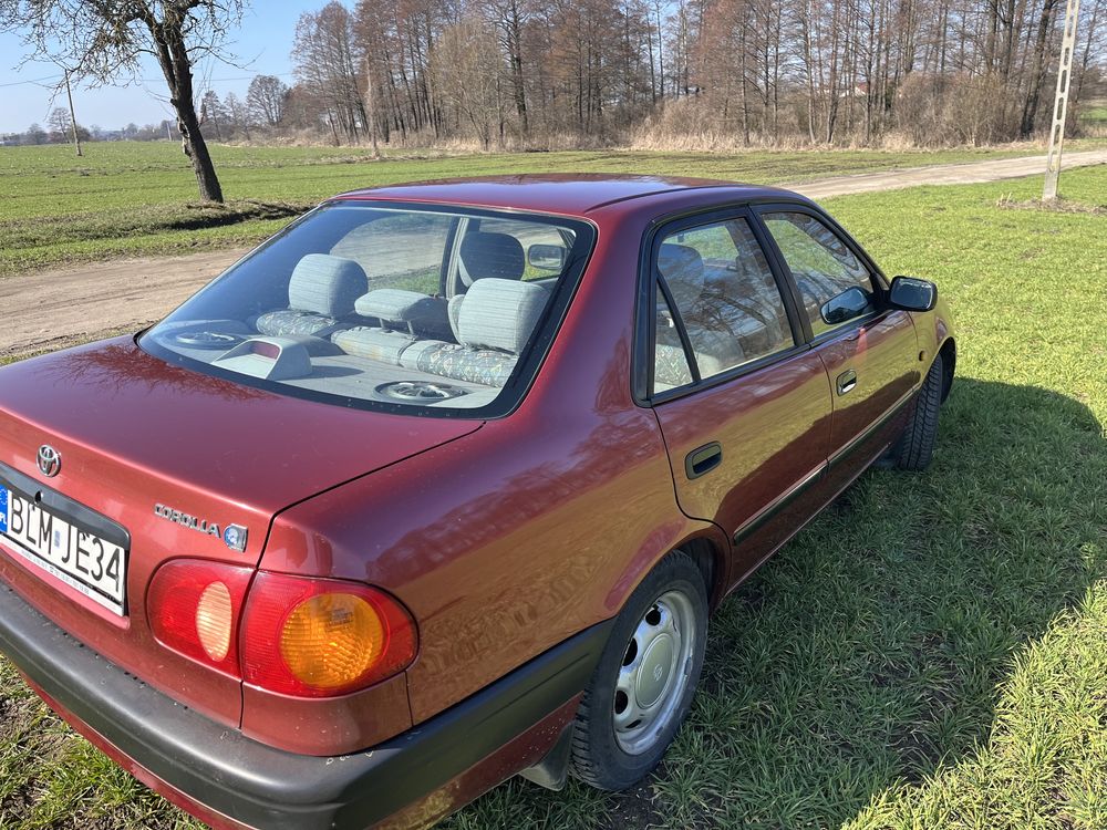 Toyota corolla  1.3 sedan