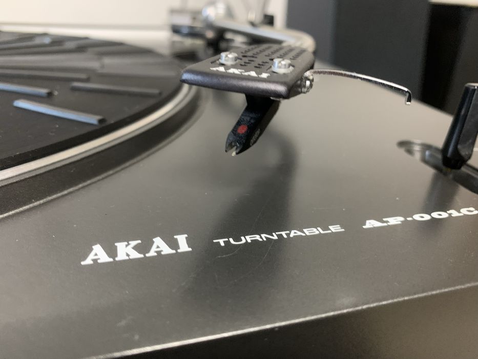 Програвач вінілових платівок Akai AP-001C