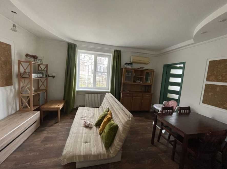 Продам 3-комнатную крупногабаритную квартиру в Центре Каменского. Ir