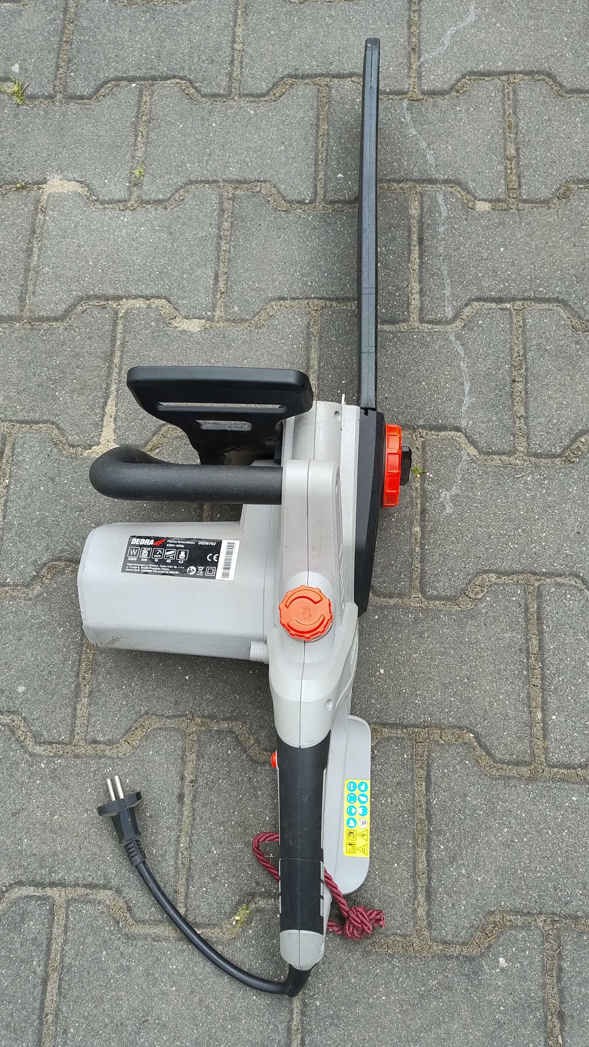 Piła elektryczna DEDRA 2200W.