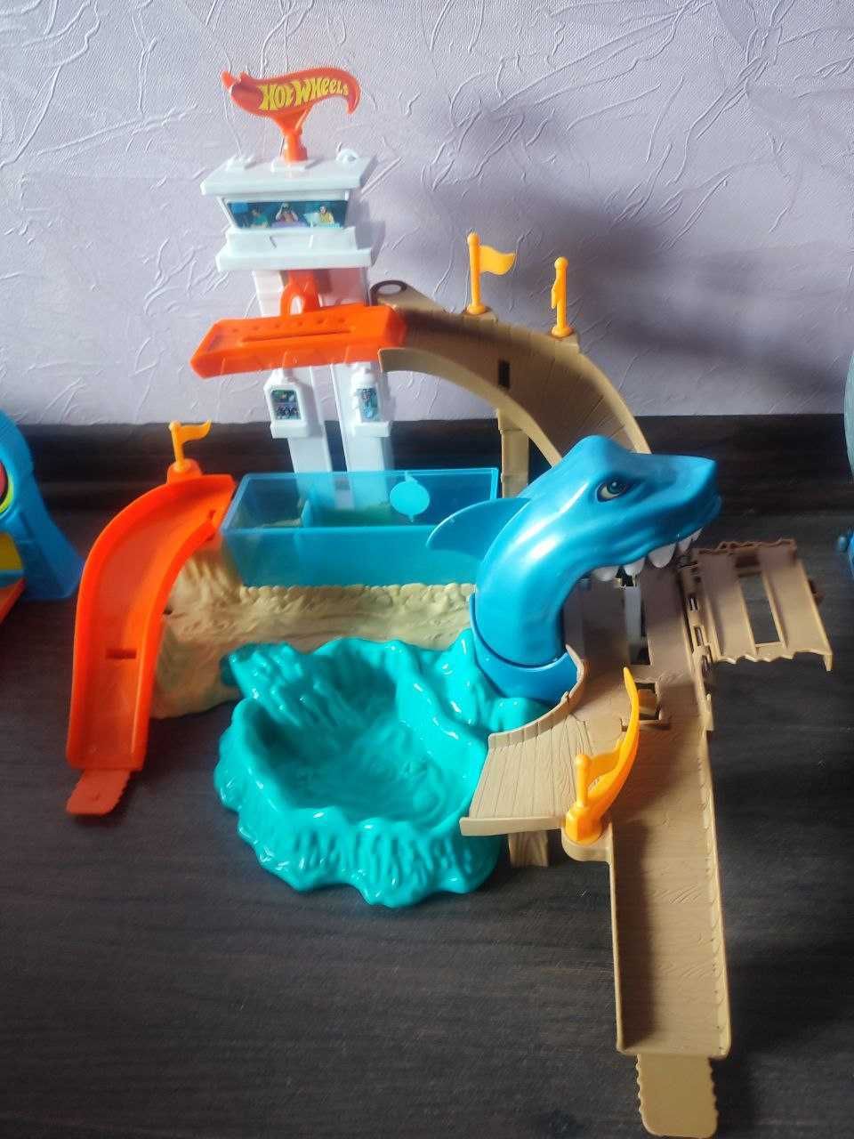 Продаются одним лотом треки Hot Wheels