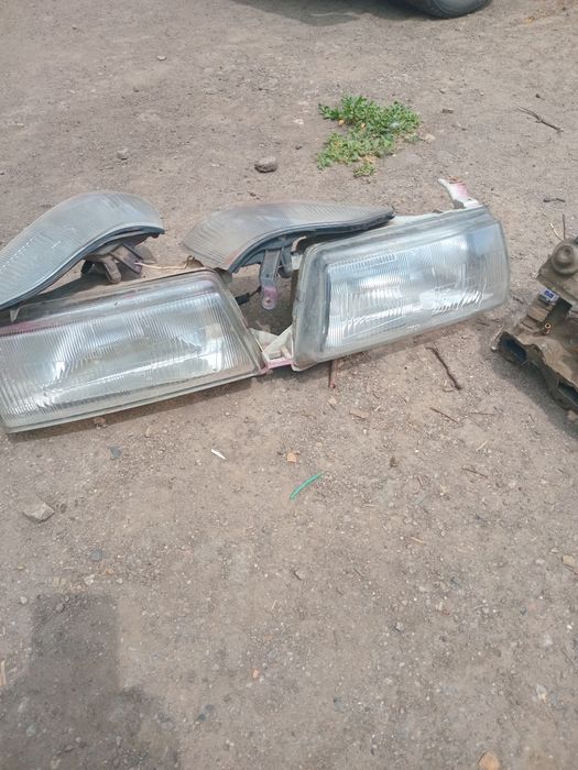 Продам  фари  на тойота каріна.