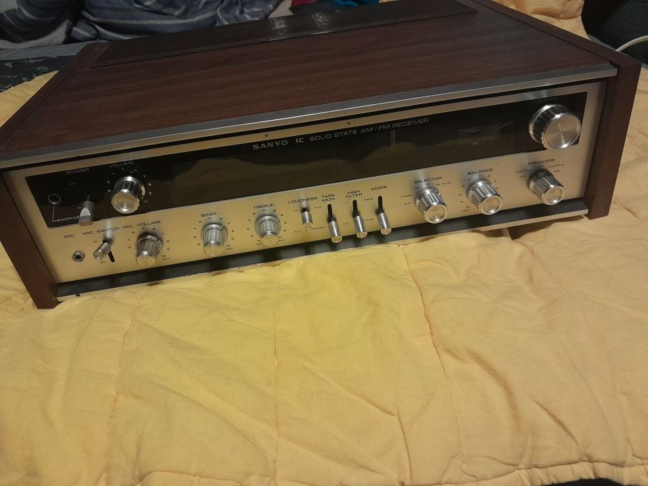 Stary amplituner Sanyo