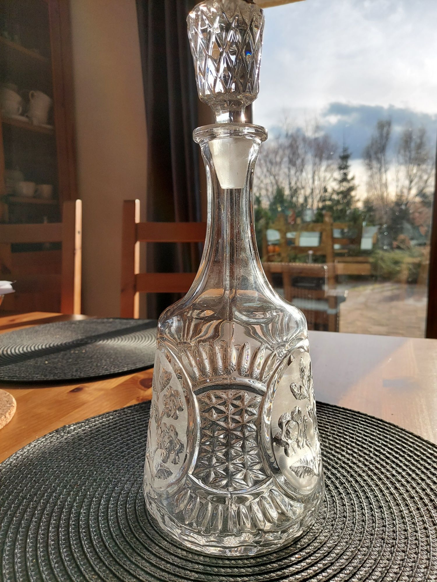 Karafka pięknie zdobiona