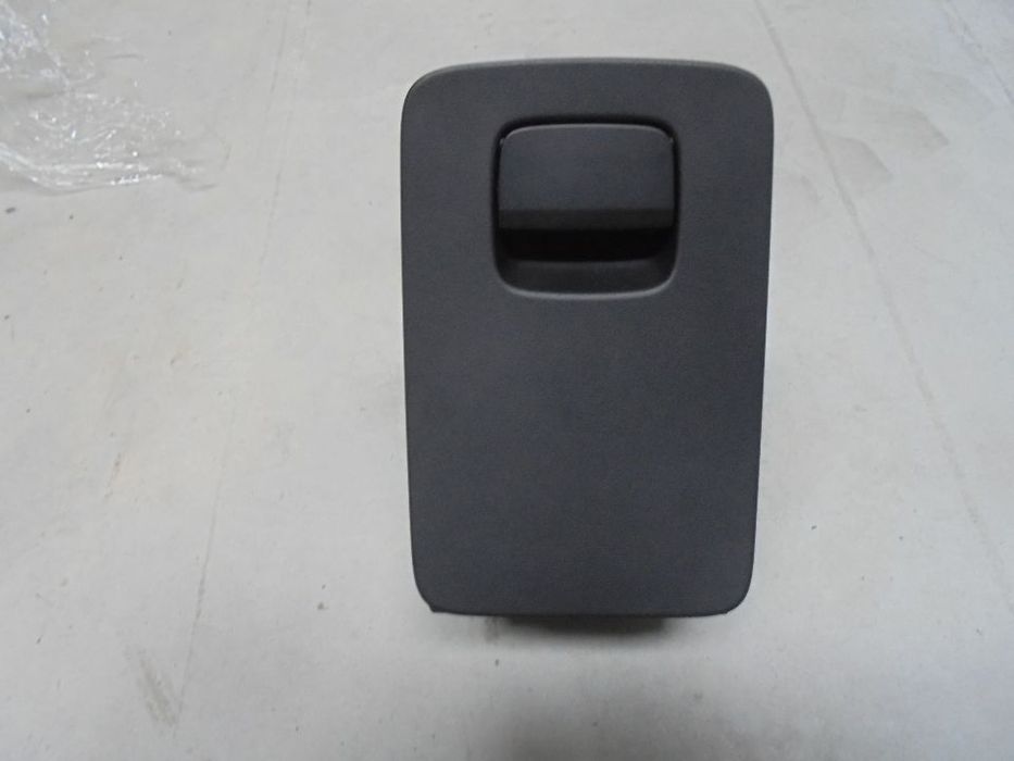 VOLVO XC90 II 2018r SCHOWEK KONSOLI