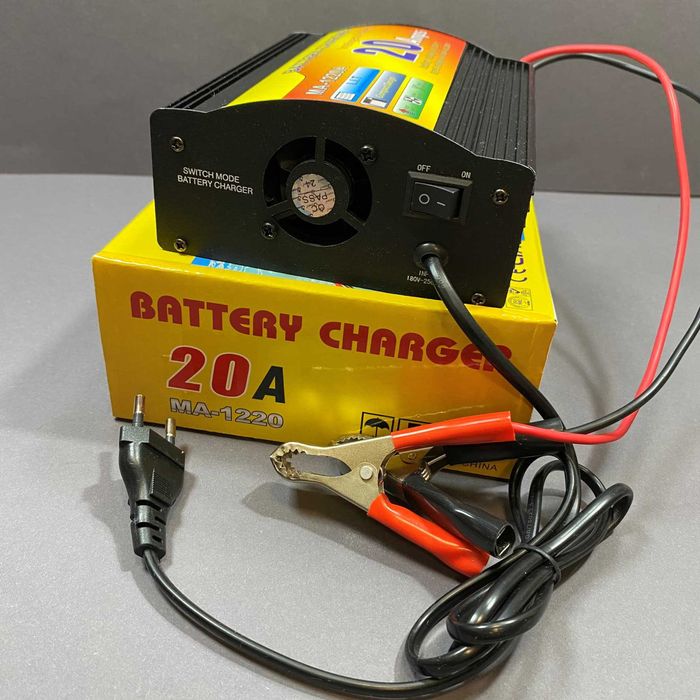 Металевий автомобільний зарядний пристрій на 12V 20A