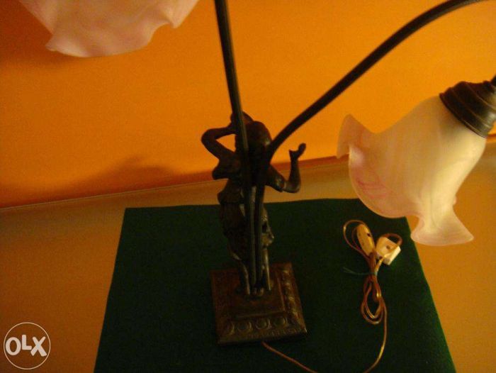 Candeeiro metal Antigo com mulher pesado funciona