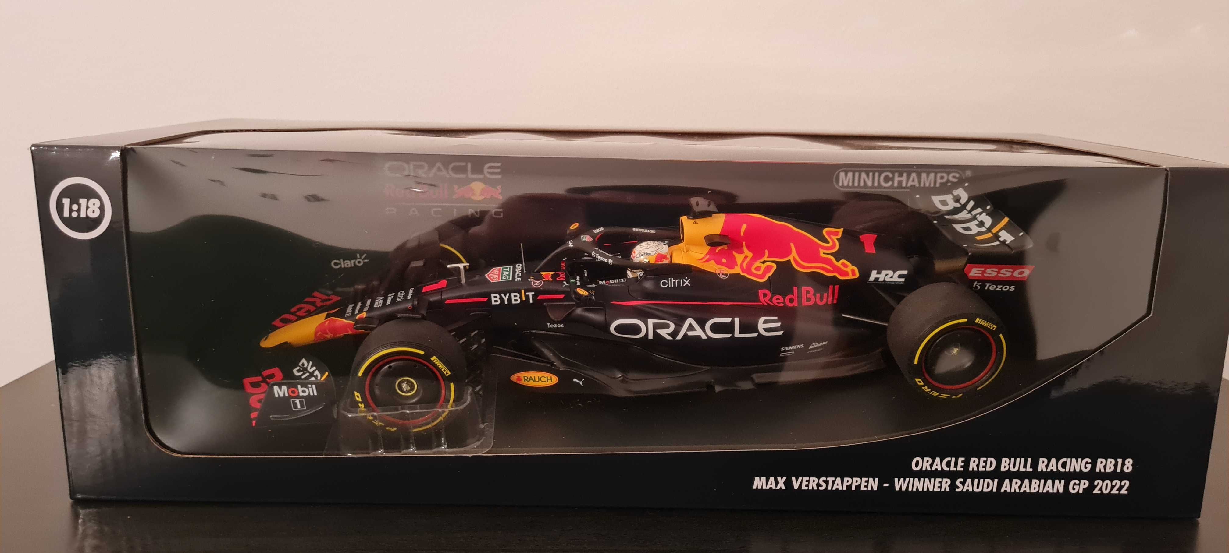 Red Bull RB18 #1 Max Verstappen - Campeão 2022 - 1/18 Minichamps