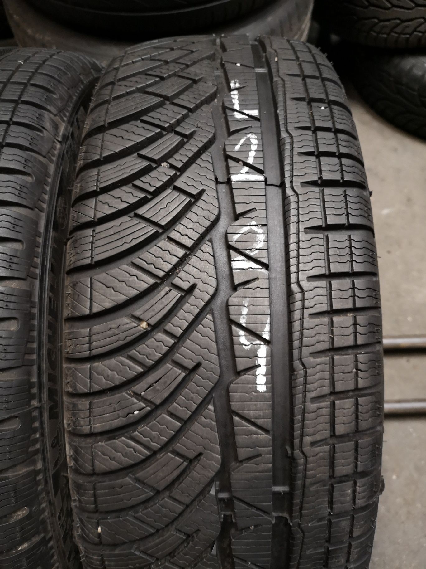 Opony zimowe 215/45/18 Michelin 2szt 7,5mm 2021r