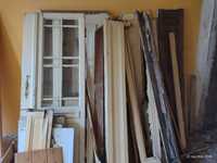 Drewno,stare solidne drzwi i futryny