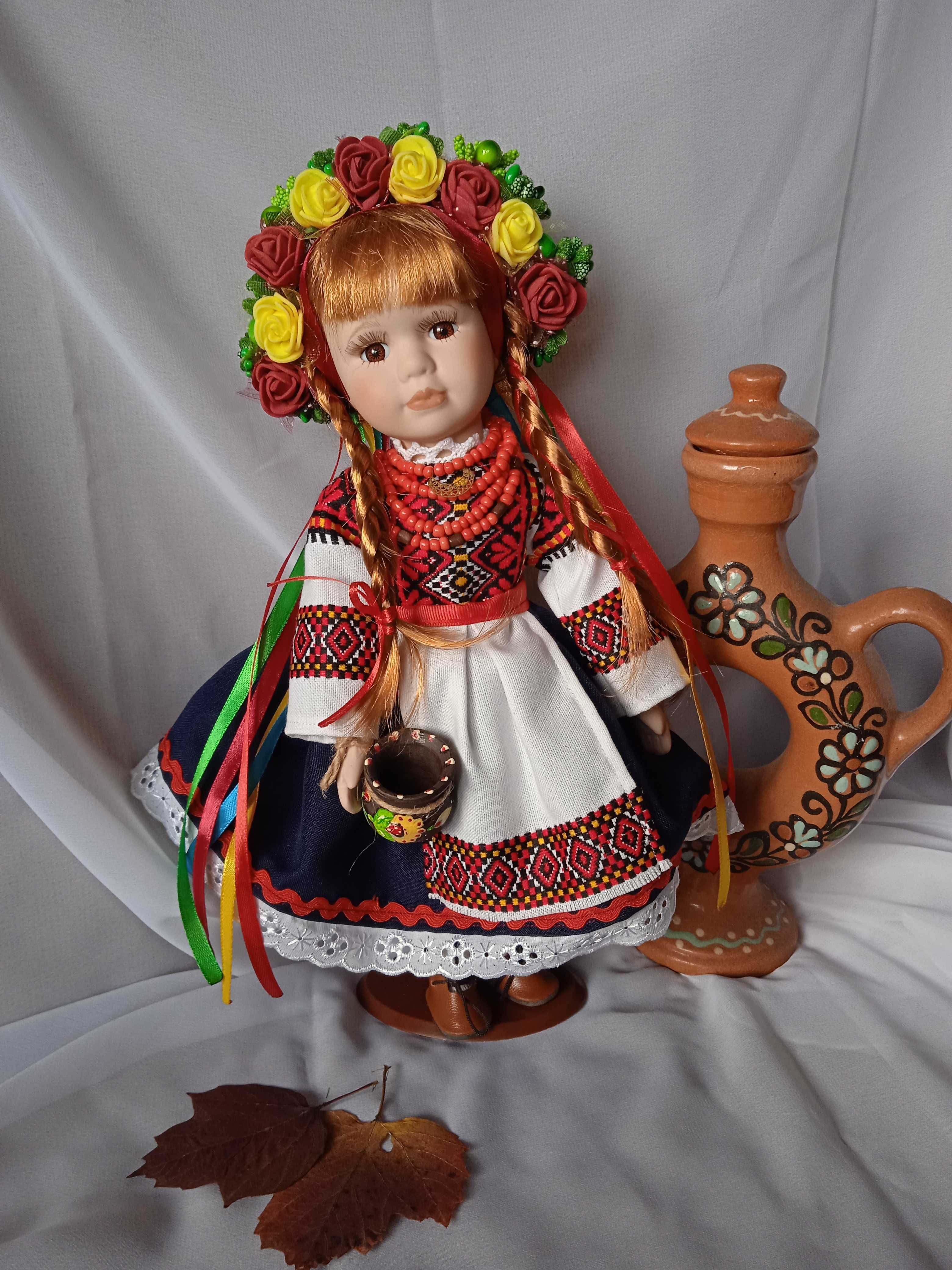 Фарфоровая кукла №7 с подставкой украинка народный костюм 30 см