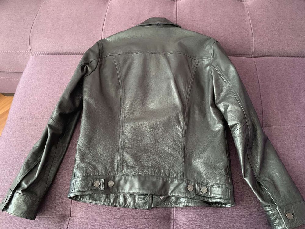 Кожаная куртка Levi’s черного цвета размер S