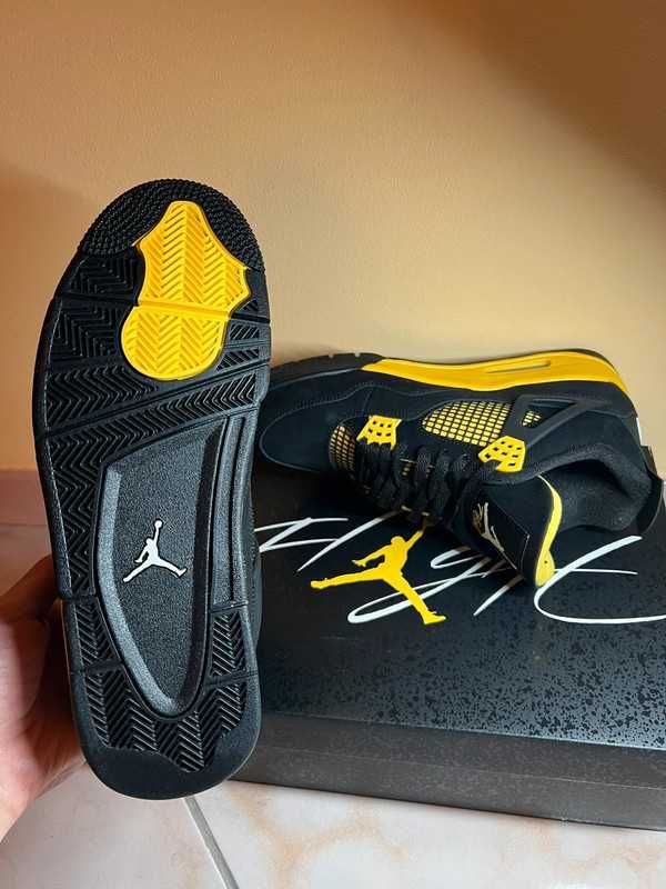 Jordan 4 Retro Thunder R.42