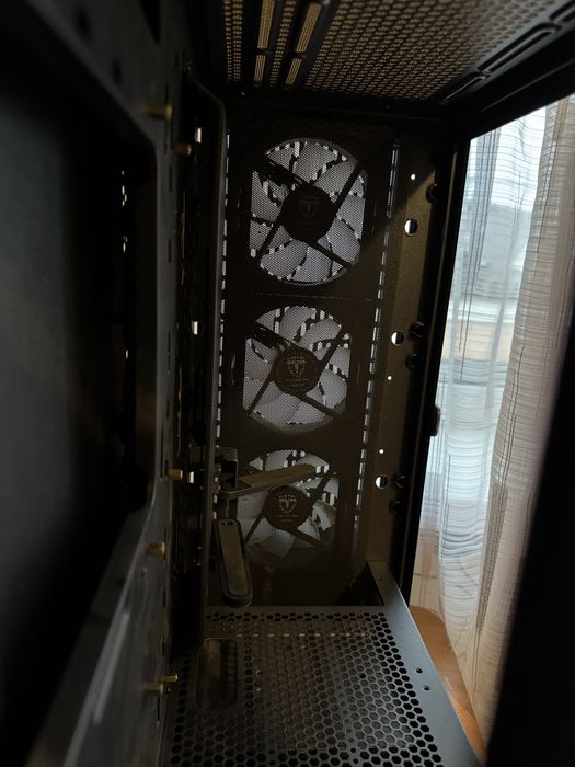 Frontier Malavi Mesh + 3 rgb вентилятори