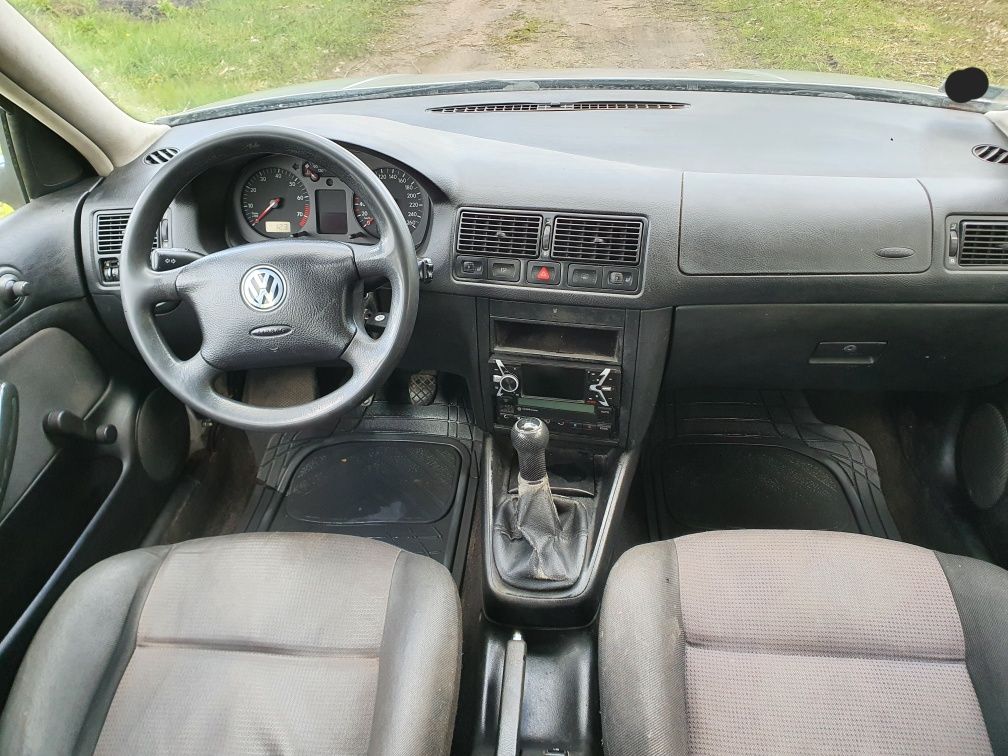 Volkswagen Golf 4 2000рік 1.6 бензин для військових