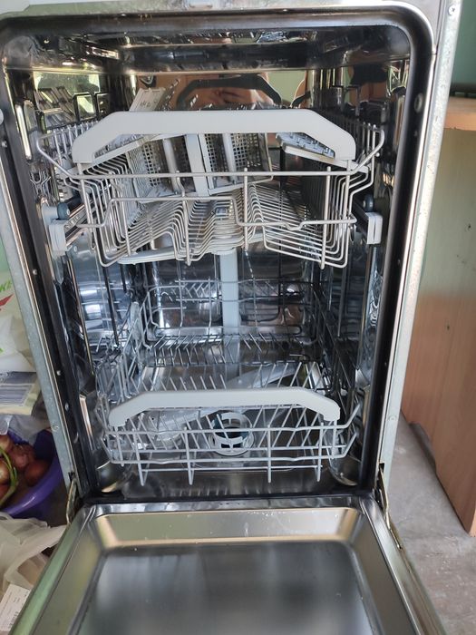 Посудомоечная машина Hotpoint-Ariston под ремонт.