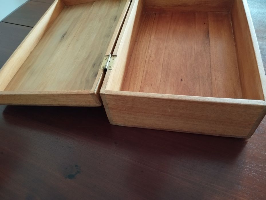 Caixa antiga em madeira exótica