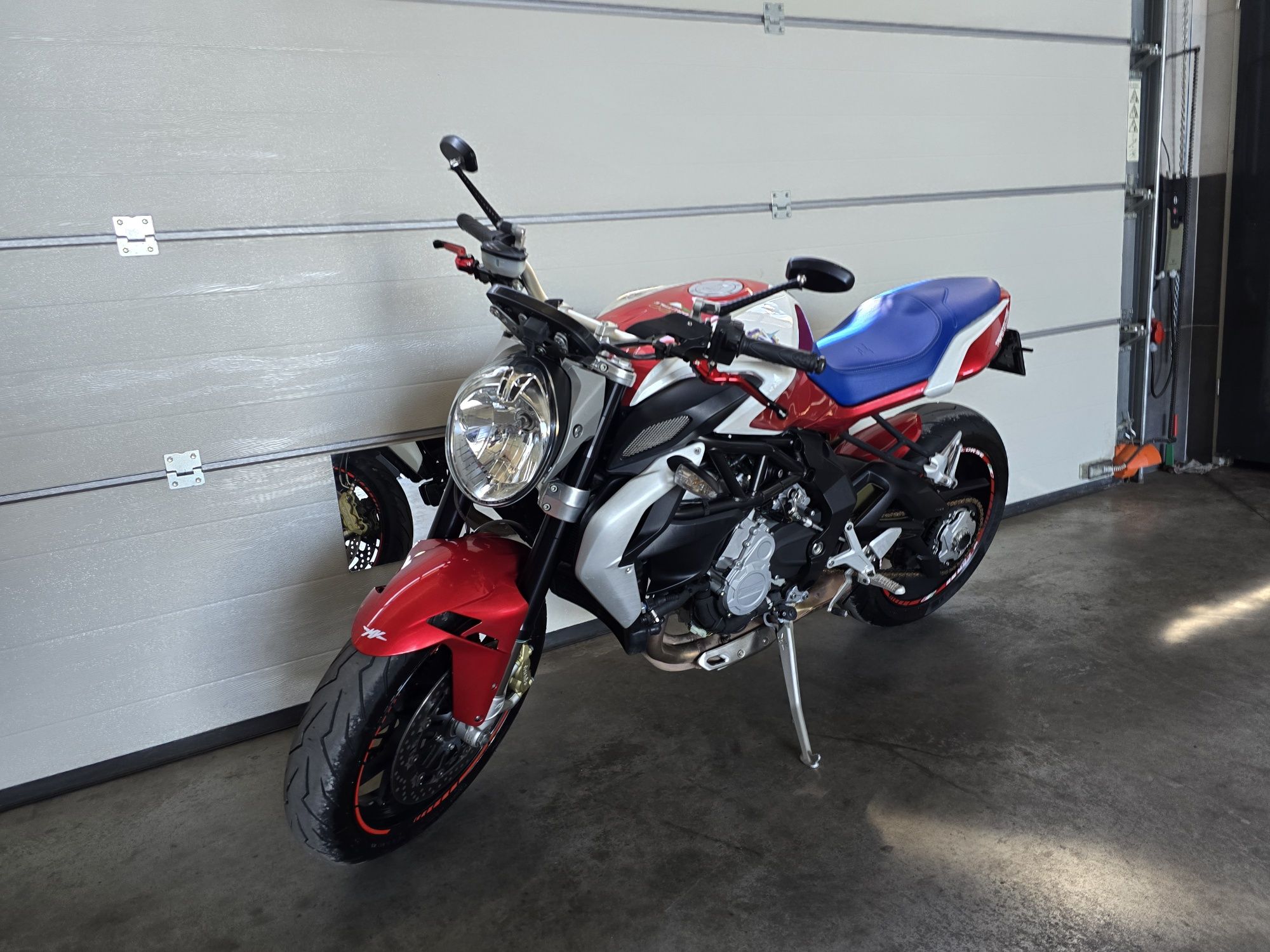 MV Agusta Brutale 800 quickshifter kontrola trakcji 20k przebiegu 13r