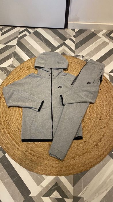 Nike Tech Fleece Cinzento