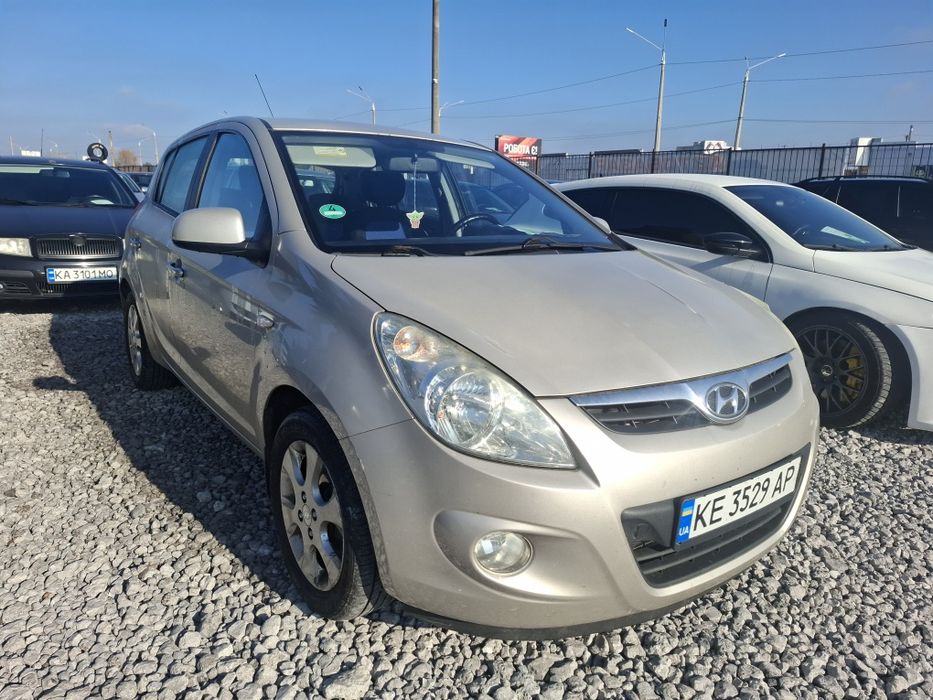 Hyundai i 20 клімат recaro
