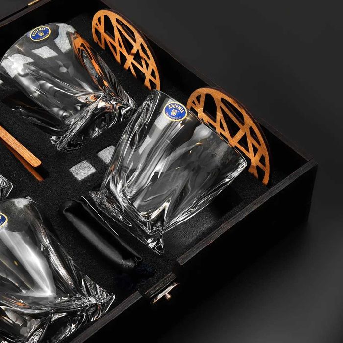 Подарунковий набір для віскі на 4 склянки Bohemia Quadro 340 мл