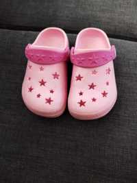 Crocks rosa com estrelas