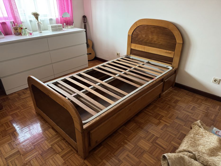 Cama de solteiro em madeira maciça de pinho