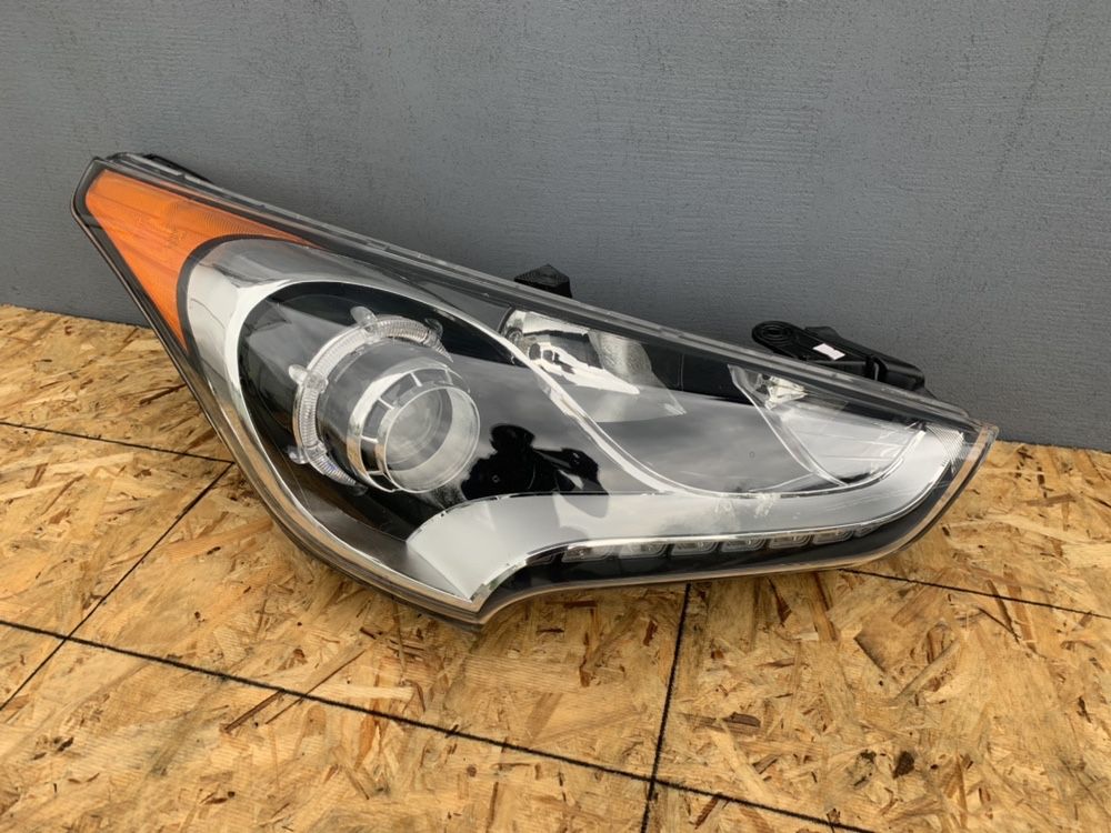Hyundai Veloster галоген  LED фара Велостер запчастини