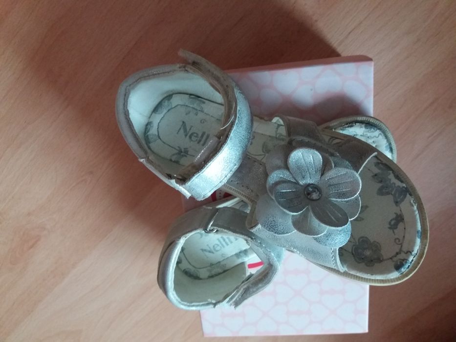 Sandałki śliczne, sztywny zapiętek roz. 27. Nelli Blu dł. 16.5 cm BDB
