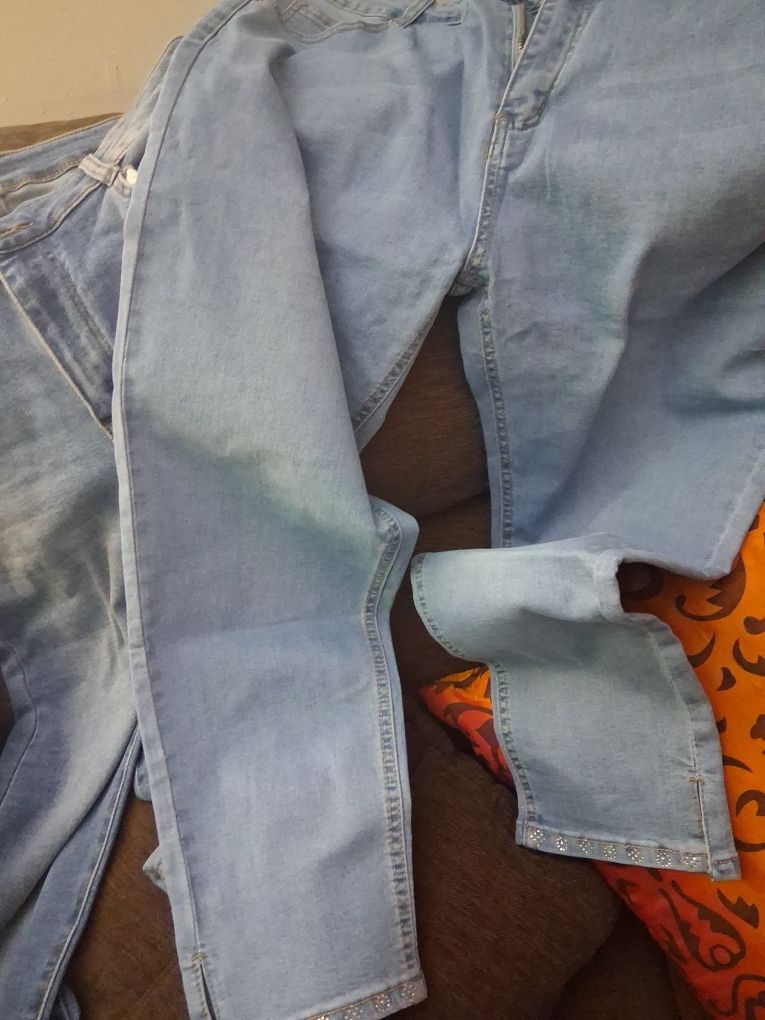 Roupas calças  de ganga de marca.