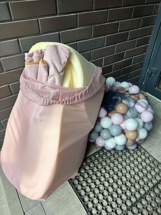 Сухий басейн з кульками