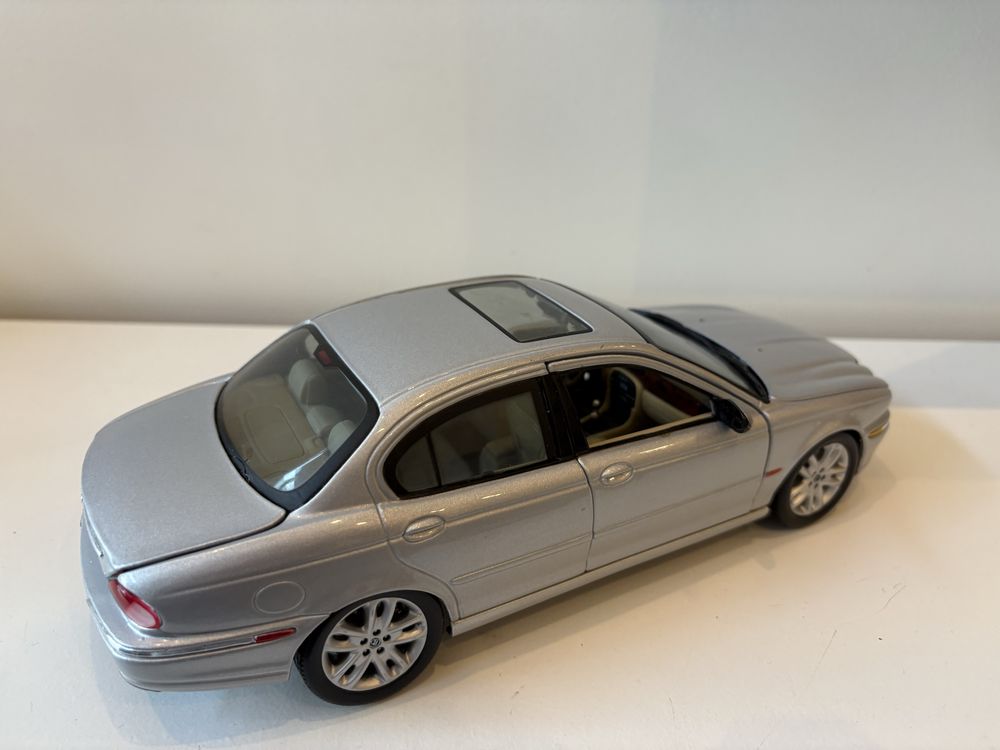 Model Jaguar X Type 1:18 Maisto (bburago welly)