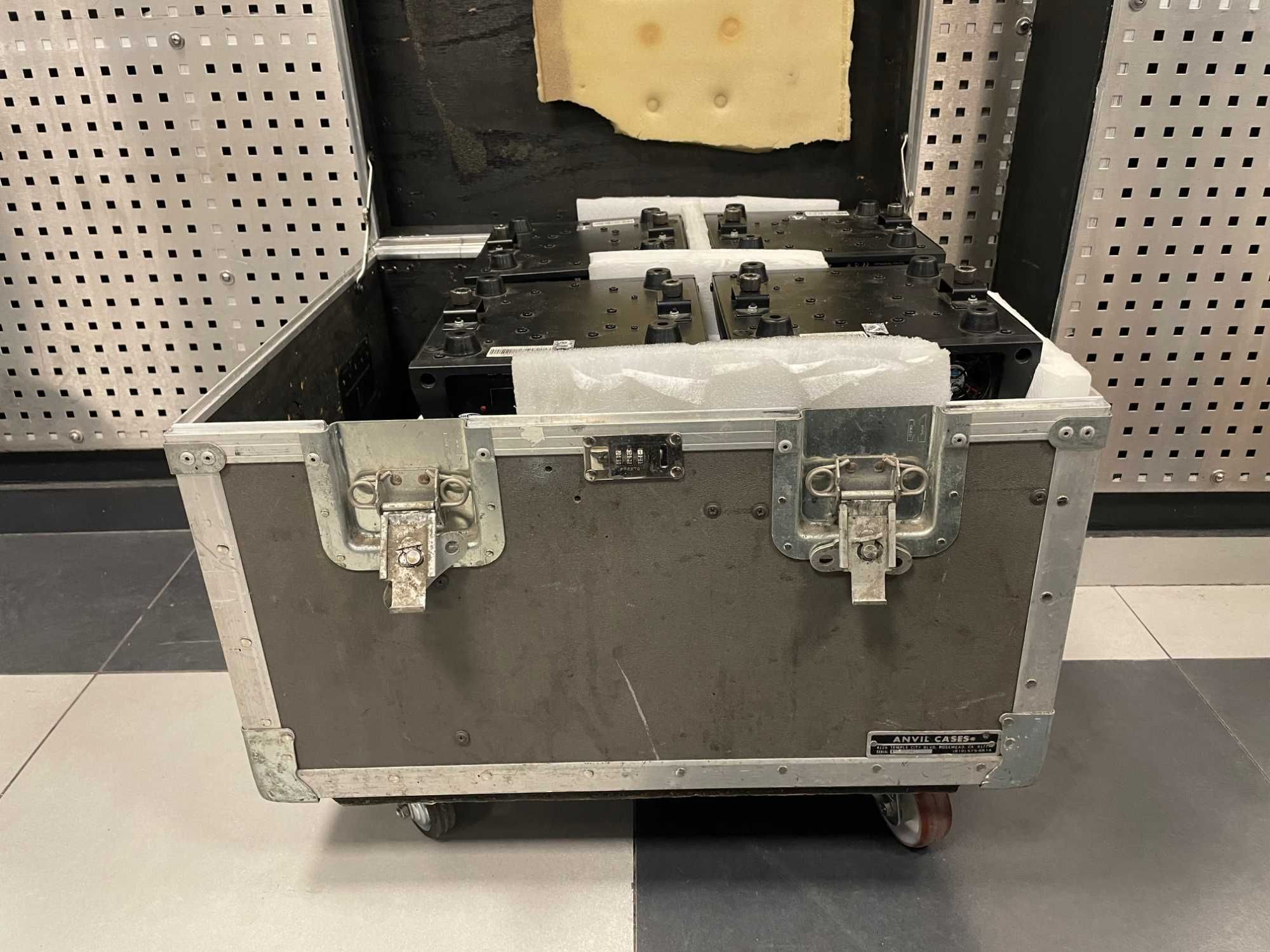 Głowy Showtec Phantom 20 LED Beam - 2 komplety po 4 szt, case