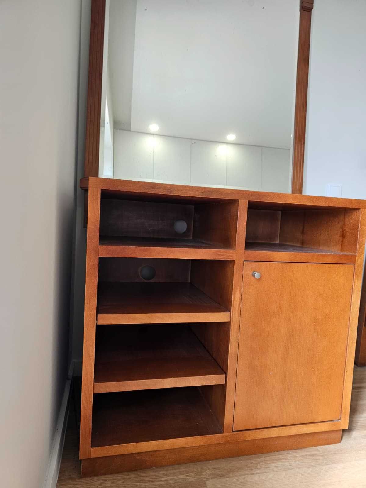 Cama casal + cómodas e espelho