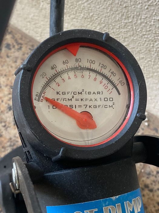 Bomba de pé de encher