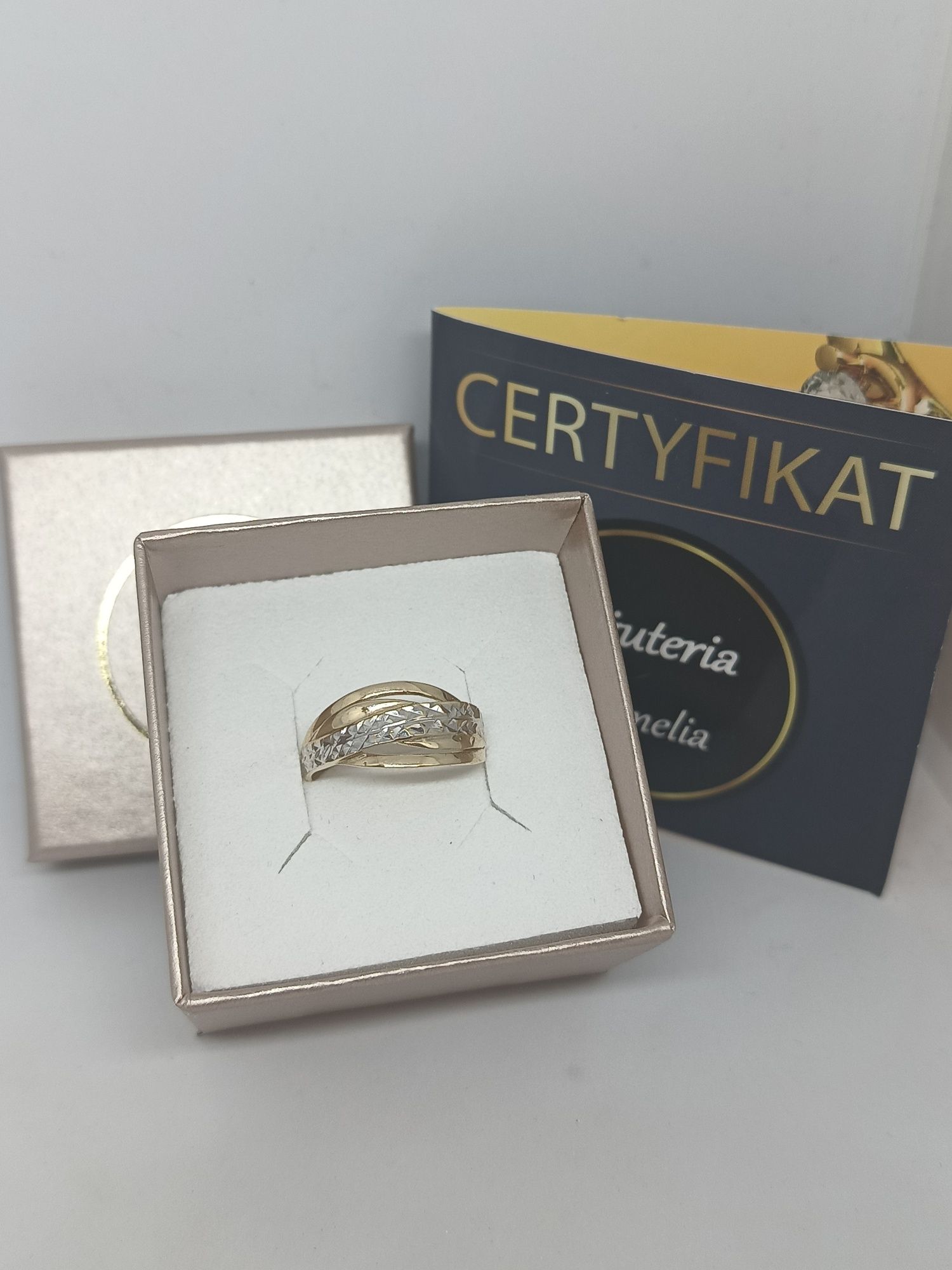 Śliczny delikatny złoty pierścionek bicolor złoto pr 585