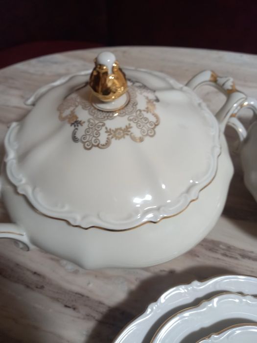 Посуд на 12 осіб