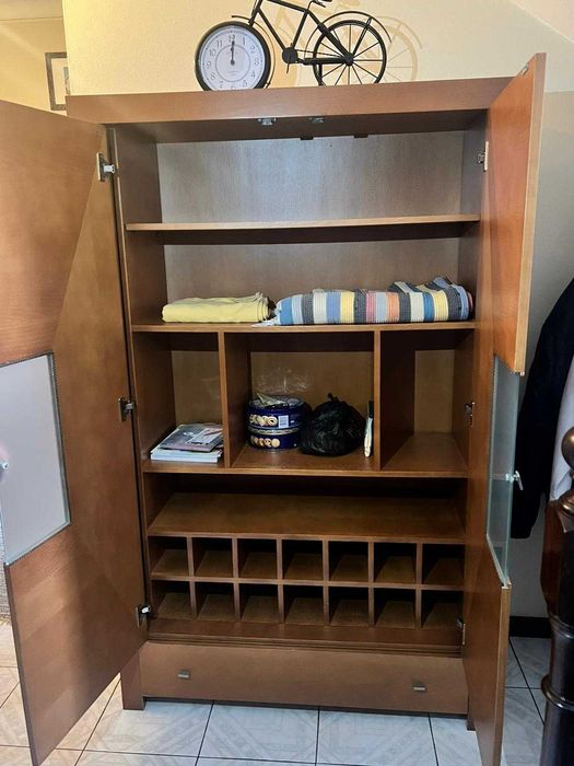 Móvel com garrafeira