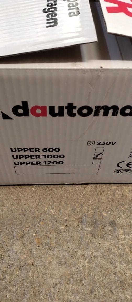 Robot de piscina, chapéus de sol e motor portão seccionado