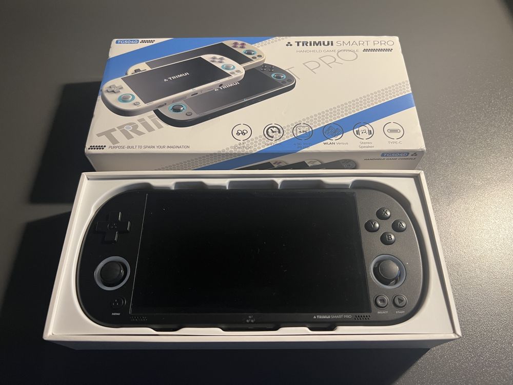 Nowa konsola retro Trimui Smart Pro + karta 64 GB