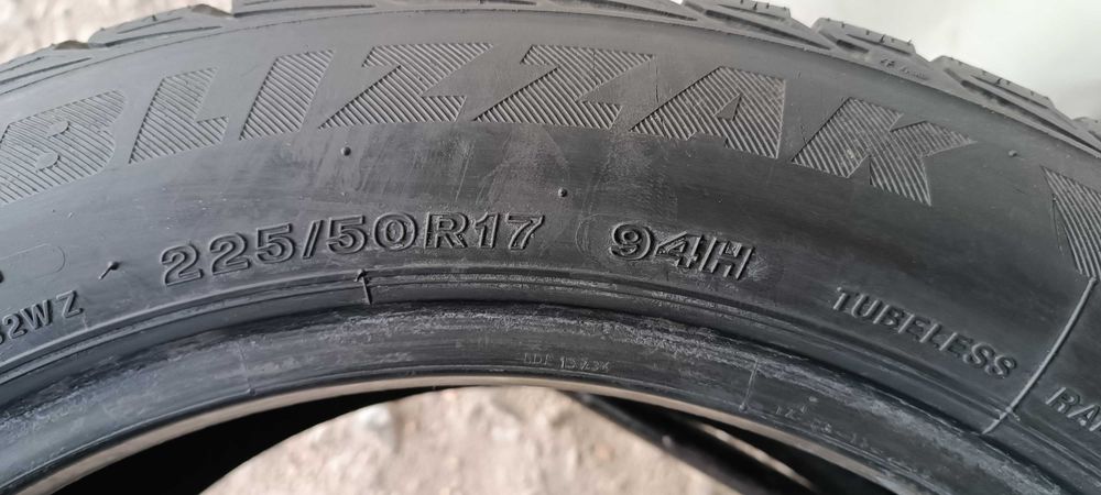 Зимові шини 225/50 R17 Bridgestone blizzak lm 32( RFT)