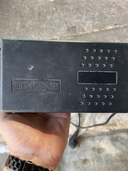 Продам оригінальний зарядний пристрій до електро скутера FADA NIO