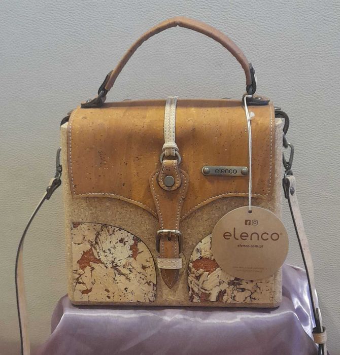 mala em cortiça e pele nova com etiqueta de marca Elenco