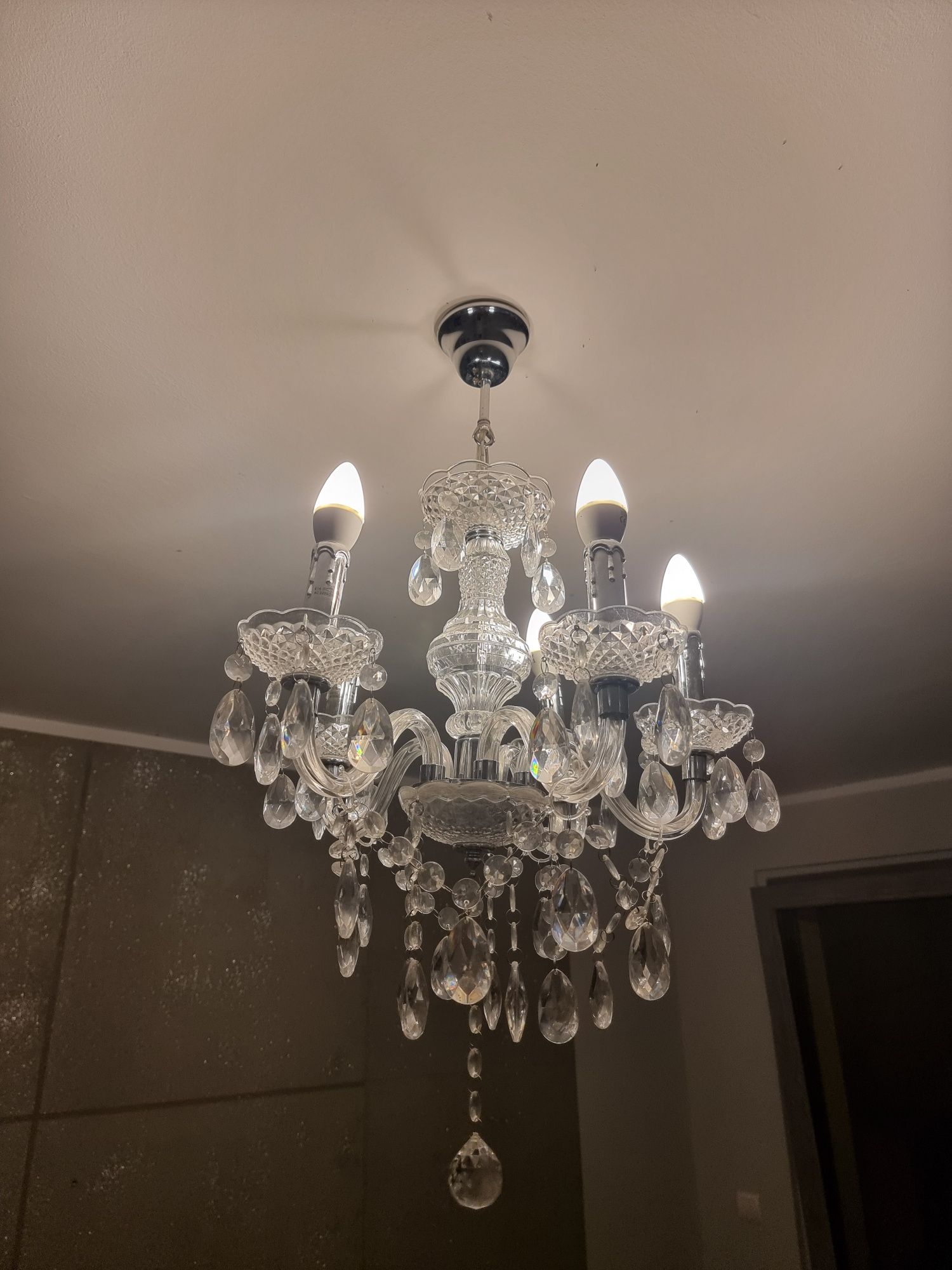 Żyrandol kryształowy do salonu lampa