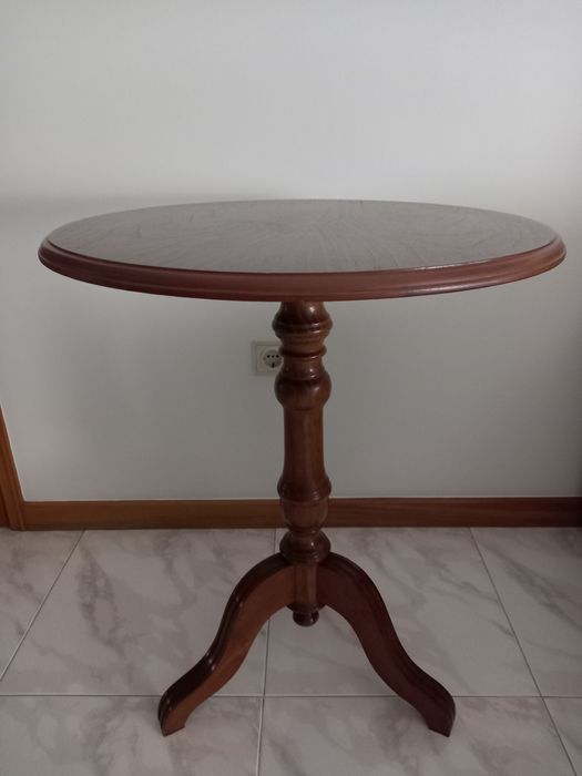 Vários móveis em madeira de castanho,  maciça