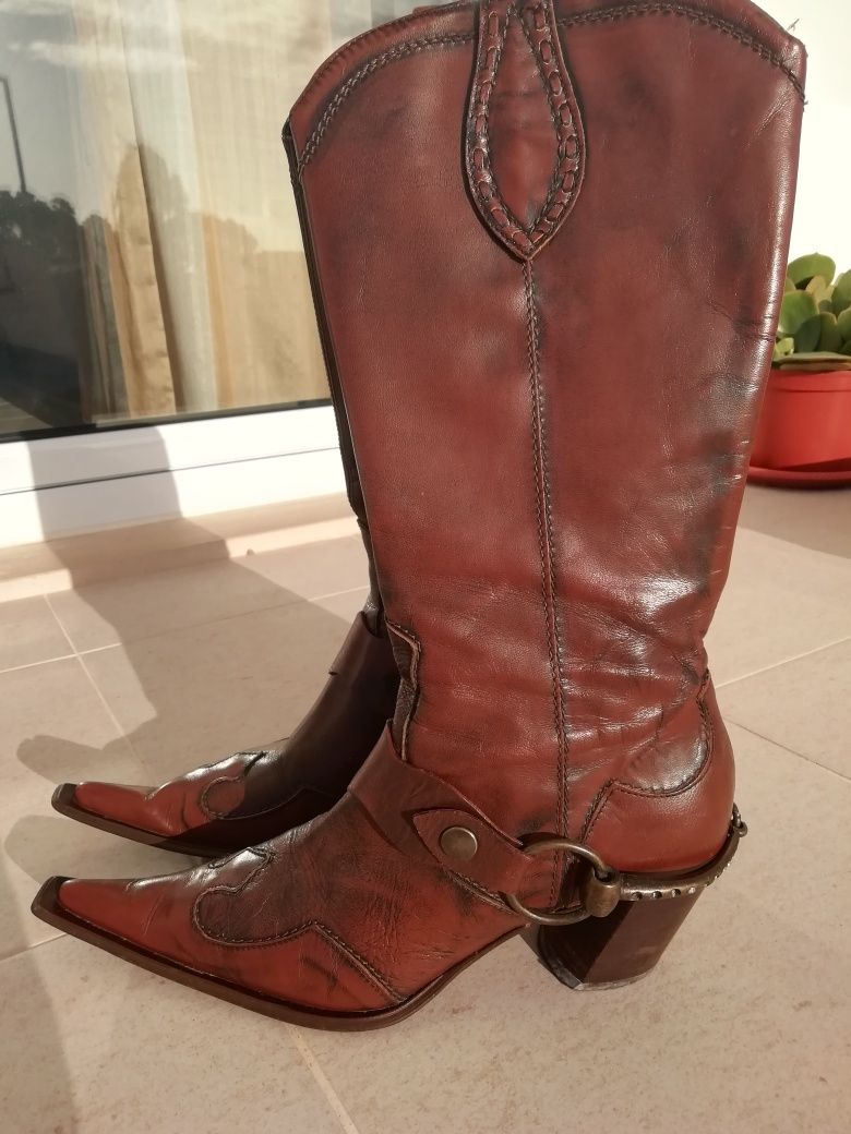 Botas castanhas estilo Cowboy