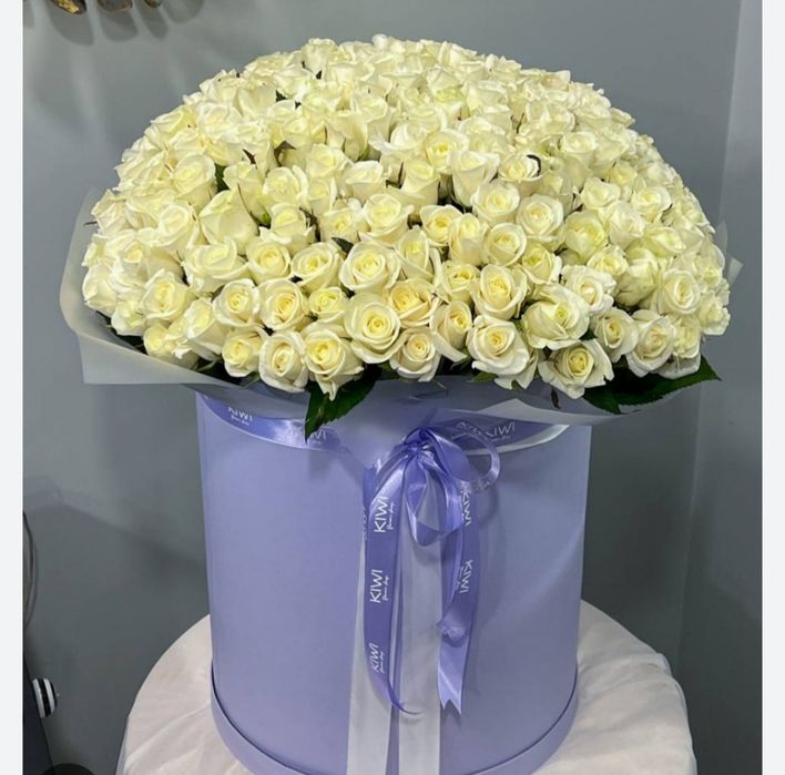 Квіти в коробках та корзинах